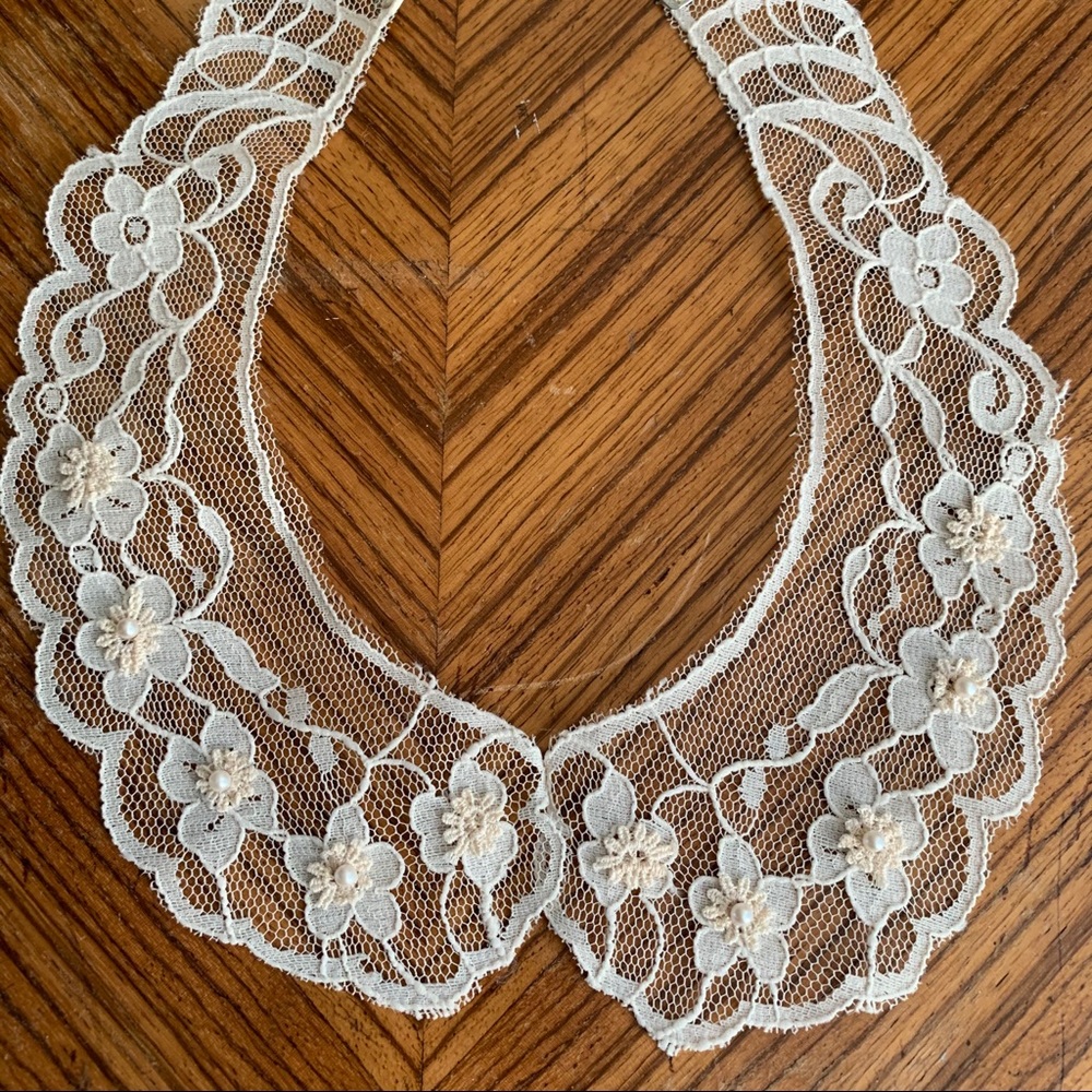 Vintage lace beaded floral Peter Pan collar